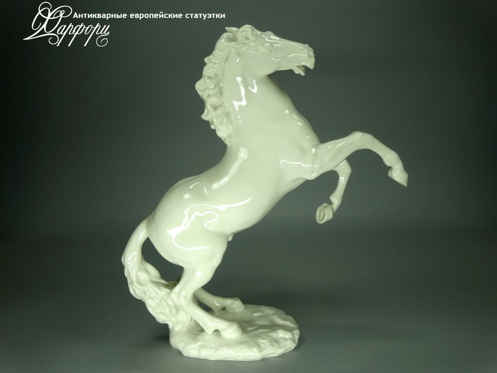 Купить фарфоровую статуэтку Hutschenreuther Конь на дыбах